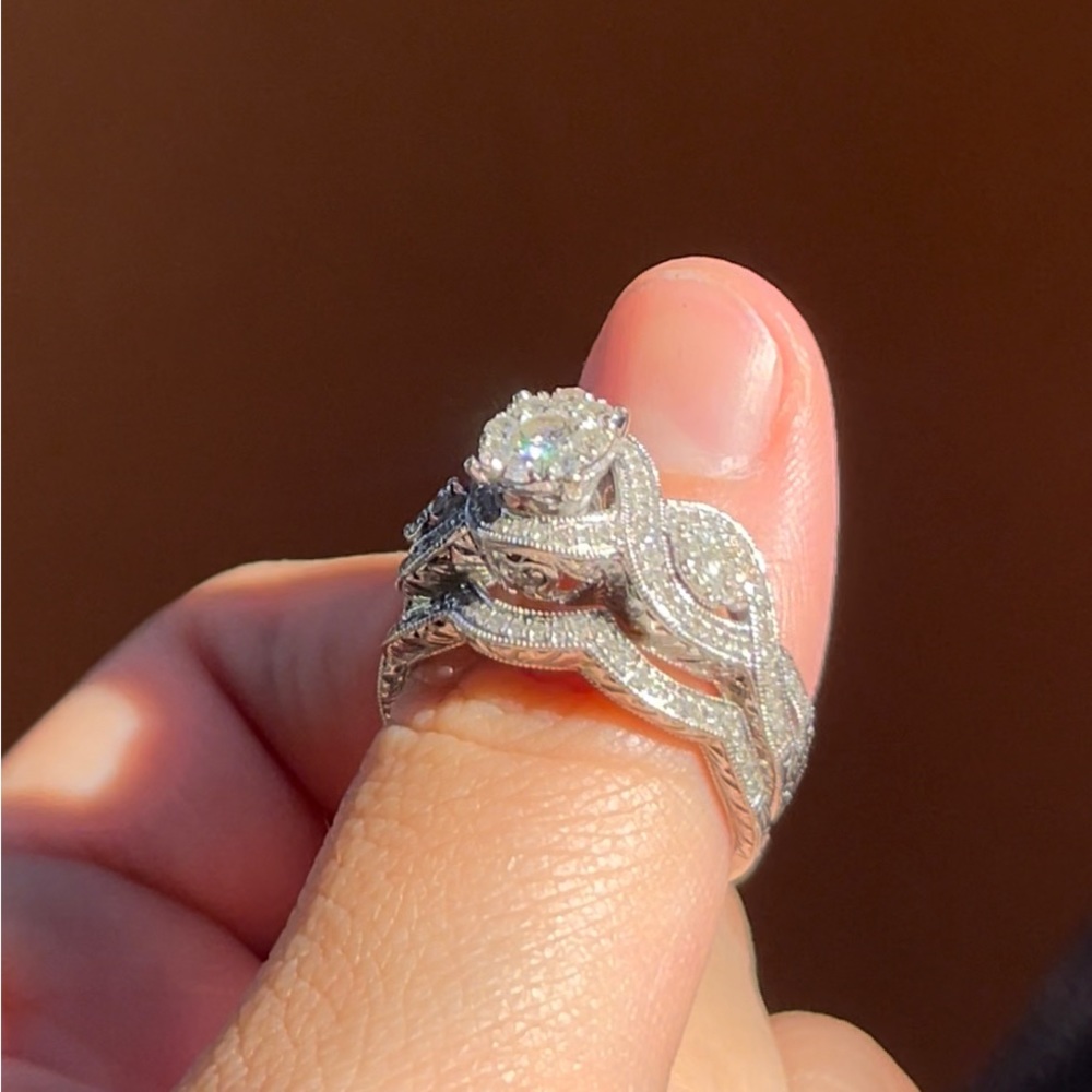 Beautiful wedding ring with matching band!